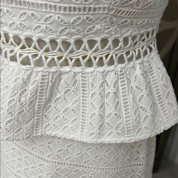 Lilly Pulitzer White 2 piece Lace Peplum top with matching skirt - Picture 4 of 6